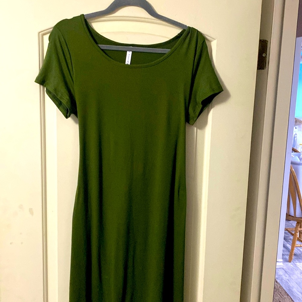 Beautiful green short sleeve dress made by Piphany
Size Medium